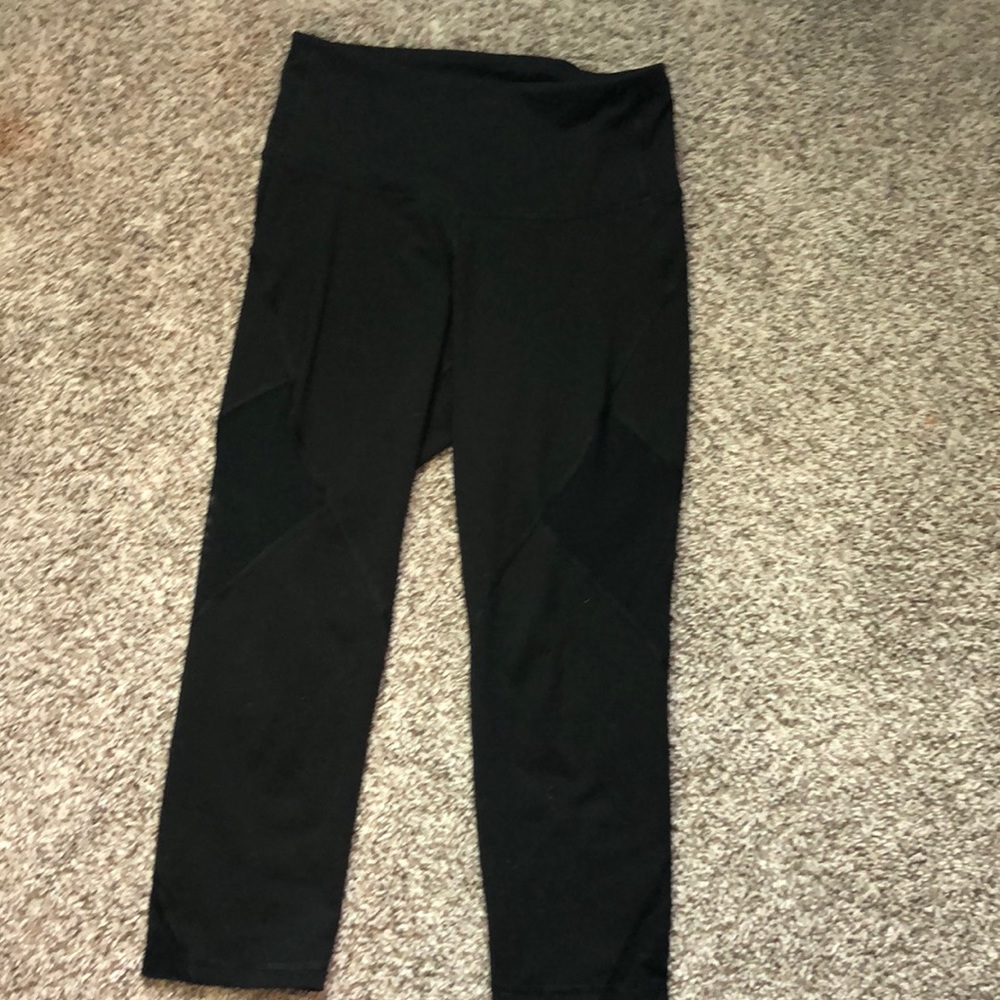 Old Navy Capri leggings with cutouts